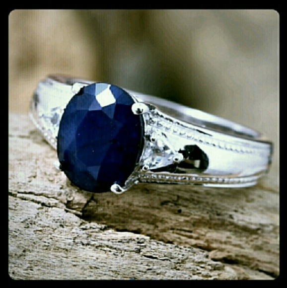 Jewelry - 💃SAPPHIRE & TOPAZ RING